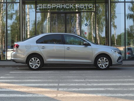 2021 Volkswagen Polo VI, серебристый, 1570000 рублей, вид 4