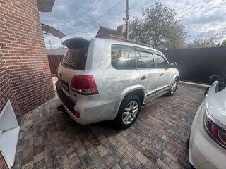 2012 Toyota Land Cruiser 200 Series Рестайлинг 1, серебристый, 3000000 рублей, вид 3