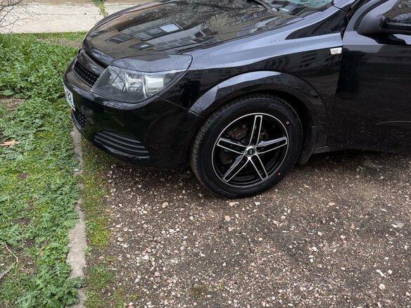 2008 Opel Astra GTC H Рестайлинг, чёрный, 600000 рублей - вид 2