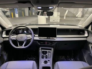 2026 Volkswagen Tiguan III (NA Market), серый, 6434681 рублей, вид 4