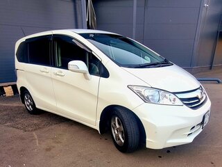 2012 Honda Freed I Рестайлинг, белый, 1245000 рублей, вид 4