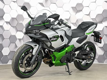 2025 Kawasaki Ninja 7, серебристый, 869000 рублей, вид 2