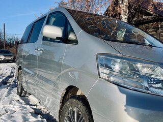 2007 Toyota Alphard I Рестайлинг, серебристый, 1800000 рублей, вид 3