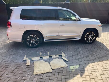 2021 Toyota Land Cruiser 200 Series Рестайлинг 2, белый, 9990000 рублей, вид 4