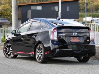 2013 Toyota Prius III Рестайлинг (XW30), чёрный, 952000 рублей, вид 3