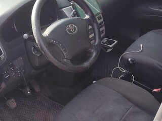 2004 Toyota Avensis Verso I Рестайлинг, серебристый, 850000 рублей, вид 4