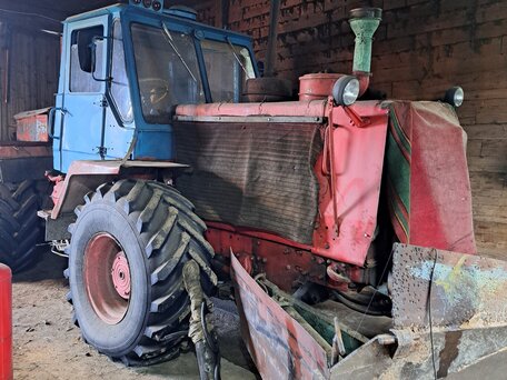 1988 ХТЗ Т-150К, красный, 450000 рублей, вид 1