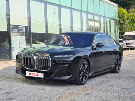 2025 BMW 7 серии 750e xDrive VII (G70), чёрный, 15330000 рублей, вид 1