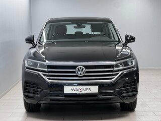 2020 Volkswagen Touareg III, чёрный, 3799000 рублей, вид 3