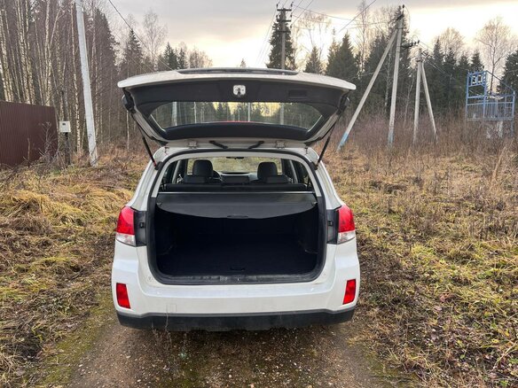 2013 Subaru Outback IV Рестайлинг, белый, 1500000 рублей - вид 15