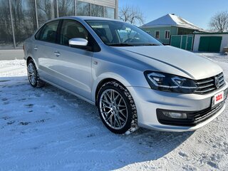 2016 Volkswagen Polo V Рестайлинг, серебристый, 820000 рублей, вид 1