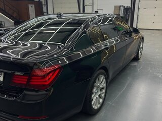 2013 BMW 7 серии 740d xDrive V (F01/F02/F04) Рестайлинг, чёрный, 3050000 рублей, вид 3