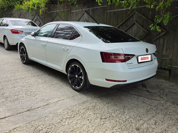 2018 Skoda Superb III, белый, 2000000 рублей - вид 2