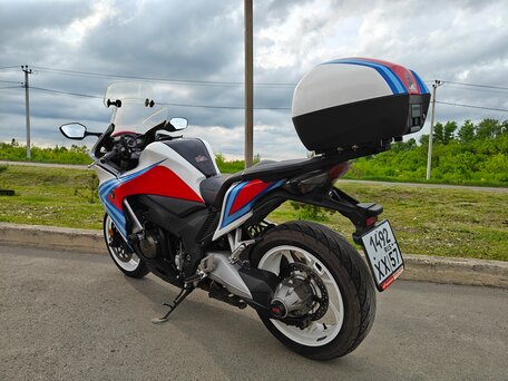 2012 Honda VFR 1200, красный, 1000000 рублей, вид 4