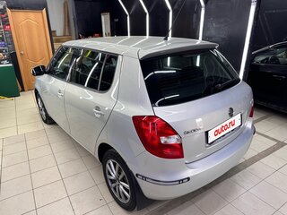 2013 Skoda Fabia II Рестайлинг, серебристый, 620000 рублей, вид 5