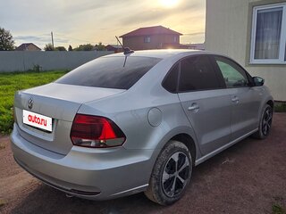 2018 Volkswagen Polo V Рестайлинг, серебристый, 950000 рублей, вид 3