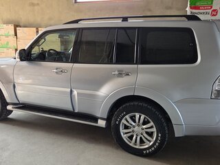 2017 Mitsubishi Pajero IV Рестайлинг 2, серебристый, 3100000 рублей, вид 3