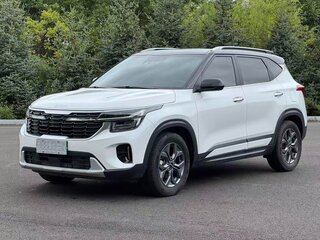 2023 Kia Seltos I Рестайлинг, белый, 1960000 рублей, вид 1