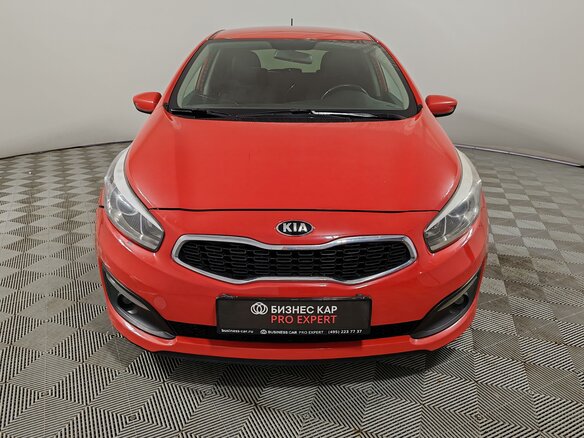 2016 Kia Ceed II Рестайлинг, красный, 1070000 рублей - вид 1