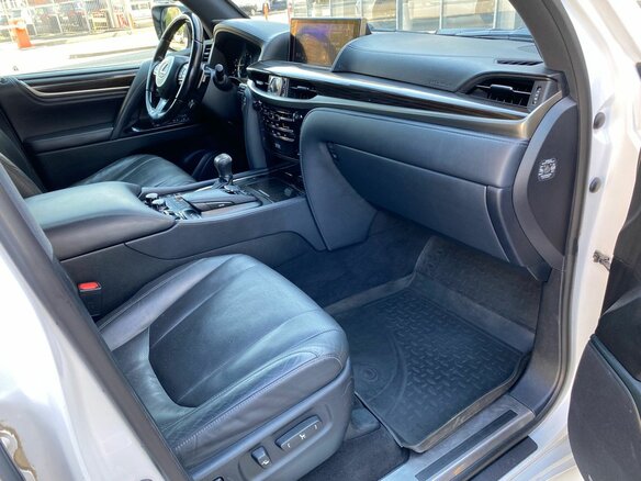 2021 Lexus LX 570 III Рестайлинг 2, белый, 8450000 рублей - вид 12