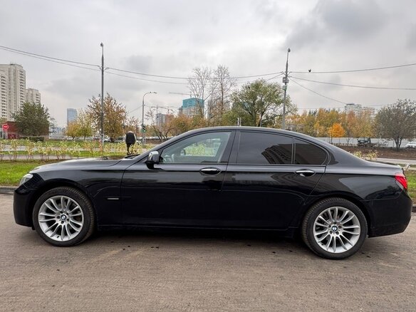 2010 BMW 7 серии 740d V (F01/F02/F04), чёрный, 1600000 рублей - вид 2