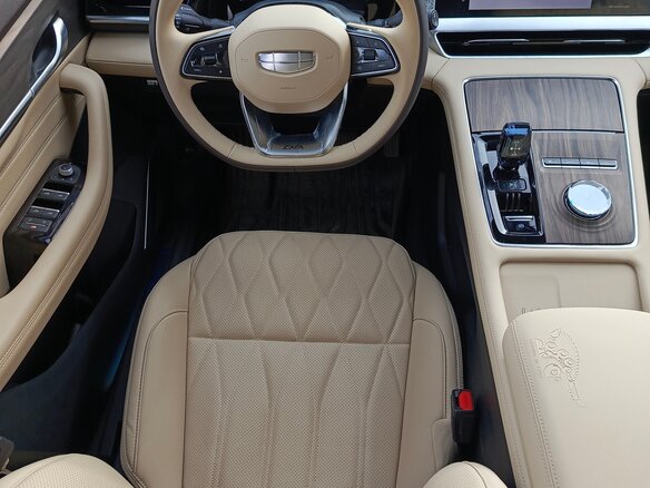 2025 Geely Monjaro (Xingyue L) I Рестайлинг (China Market), белый, 4250000 рублей - вид 18