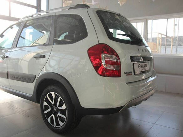 2026 Lada (ВАЗ) Granta Cross I Рестайлинг, белый, 1196000 рублей - вид 1