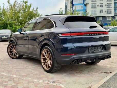 2023 Porsche Cayenne III Рестайлинг, синий, 11300000 рублей, вид 4
