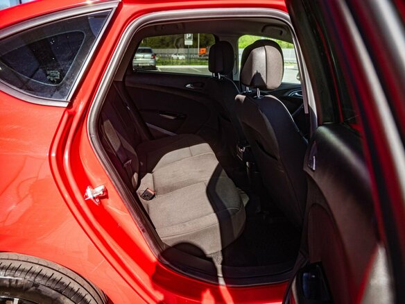2013 Opel Astra J Рестайлинг, красный, 700000 рублей - вид 12