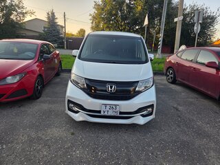2017 Honda Stepwgn V, белый, 2250000 рублей, вид 3