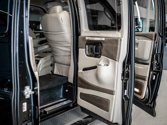 2024 GMC Savana I Рестайлинг, чёрный, 14999999 рублей - вид 21