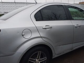 2013 Chevrolet Aveo II, серебристый, 415000 рублей, вид 2