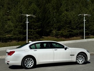 2010 BMW 7 серии Long 750Li xDrive V (F01/F02/F04), белый, 2090000 рублей, вид 3