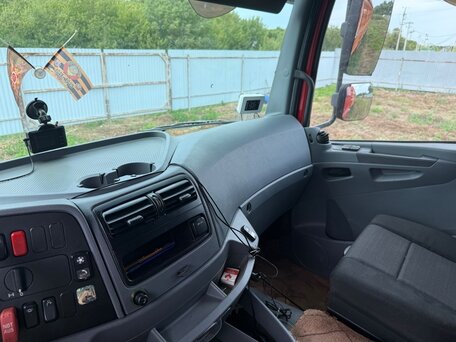 2017 КамАЗ 5490, красный, 3300000 рублей, вид 5