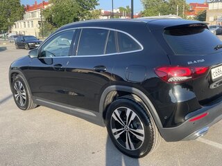 2020 Mercedes-Benz GLA 250 II (H247), чёрный, 3700000 рублей, вид 3