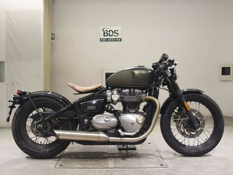 2019 Triumph Bonneville Bobber, зелёный, 1085000 рублей, вид 2