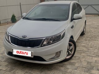 2013 Kia Rio 5-speed III, белый, 800000 рублей, вид 2