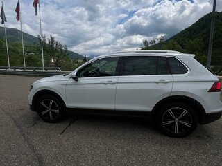 2017 Volkswagen Tiguan II, белый, 2400000 рублей, вид 4