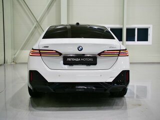 2024 BMW 5 серии 530i xDrive VIII (G60/G61/G68), белый, 7800000 рублей, вид 4