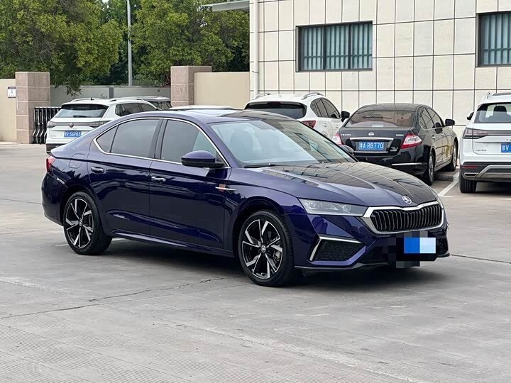 Открыть фотографии: Skoda Octavia IV (A8)