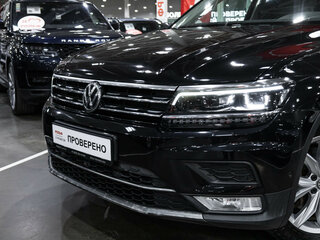 2017 Volkswagen Tiguan II, чёрный, 2527900 рублей, вид 3