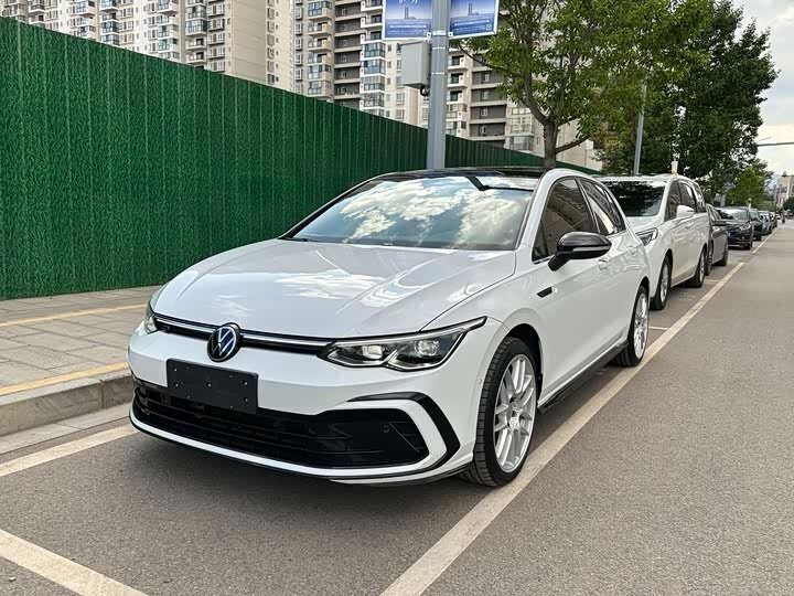 Открыть фотографии: Volkswagen Golf VIII