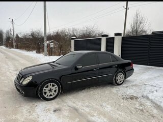 2004 Mercedes-Benz E-Класс 320 III (W211, S211), чёрный, 700000 рублей, вид 3