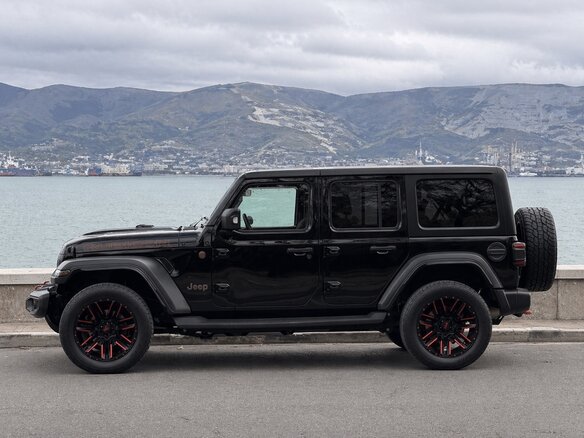 2022 Jeep Wrangler IV (JL), чёрный, 5900000 рублей - вид 4