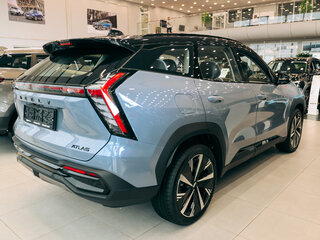 2025 Geely Atlas II, серый, 3512990 рублей, вид 3