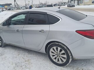 2014 Opel Astra J Рестайлинг, серебристый, 600000 рублей, вид 4