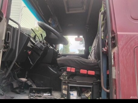1990 Volvo F-Series, красный, 550000 рублей, вид 4