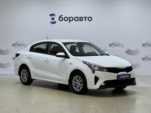 2021 Kia Rio IV Рестайлинг, белый, 1630000 рублей - вид 2
