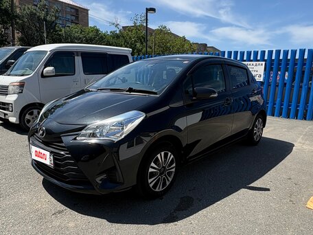 2017 Toyota Vitz III (XP130) Рестайлинг 2, чёрный, 795000 рублей, вид 1