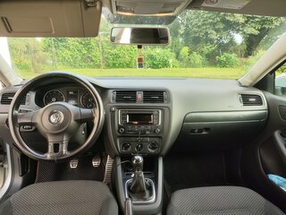 2014 Volkswagen Jetta VI Рестайлинг, серебристый, 900000 рублей, вид 2